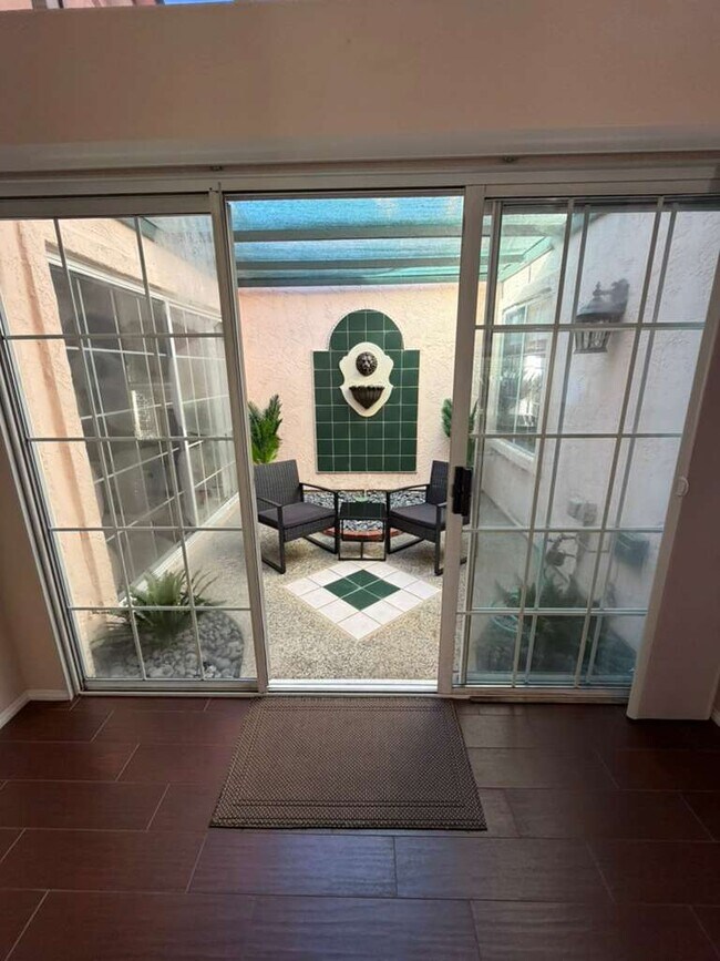 Building Photo - 11816 Caminito Corriente