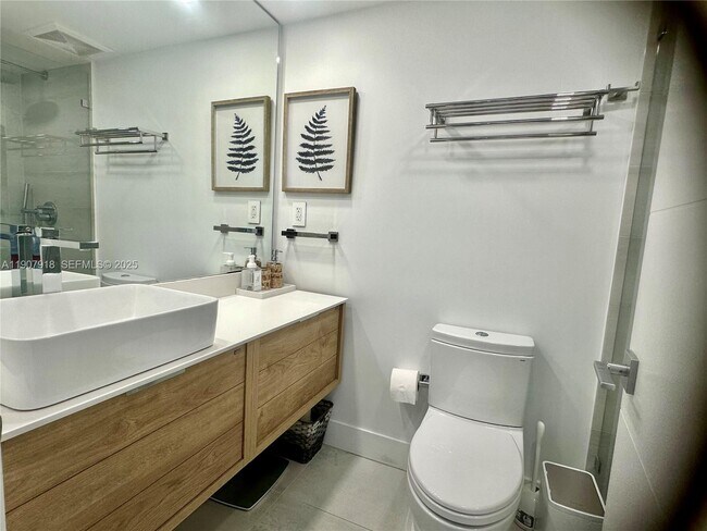 Building Photo - 100 Bayview Dr