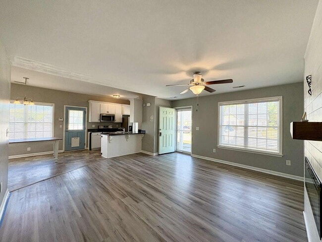 Building Photo - Move-In Ready 2 Bedroom, One Story Home – ...