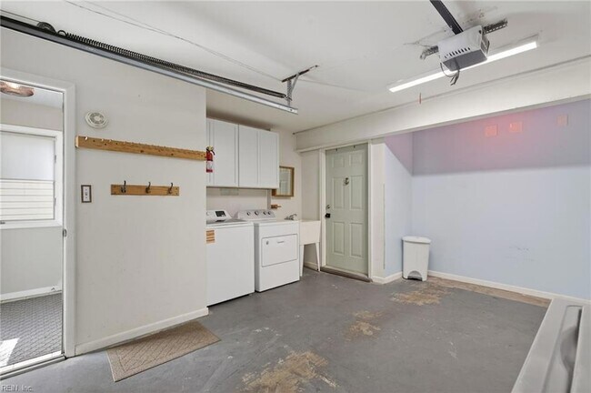 Building Photo - 2232 Vista Cir