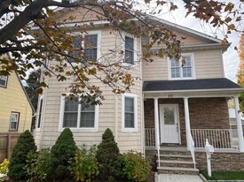 Building Photo - 292 Hemlock Ter