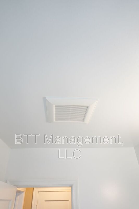 Building Photo - 8406 Greenwood Ave