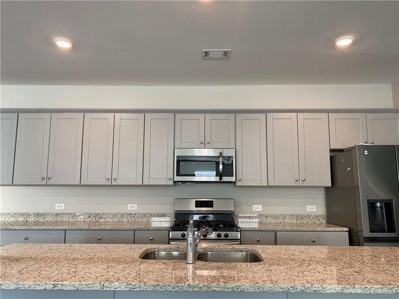 Building Photo - 4402 Grosbeak Dr