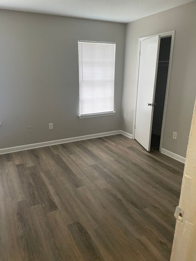 Building Photo - Remodeled 3 bedroom 2 bath