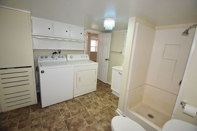 Building Photo - 2 Bedroom Home For Rent Fortville IN