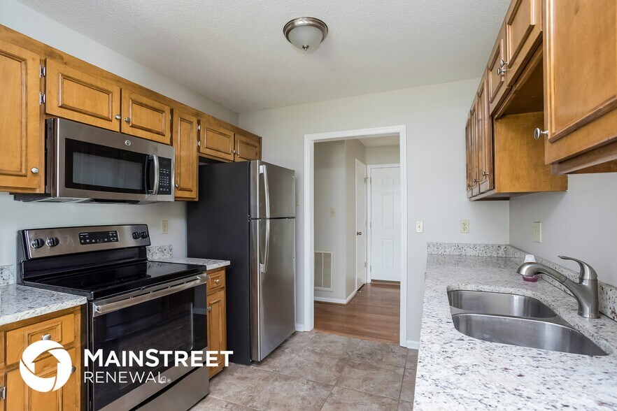 Building Photo - 2300 Carthage Cir