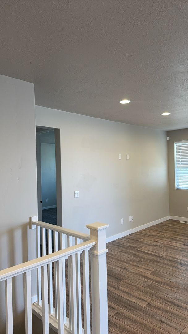 Building Photo - 5 Bedroom/3 Bathroom Harrisville!