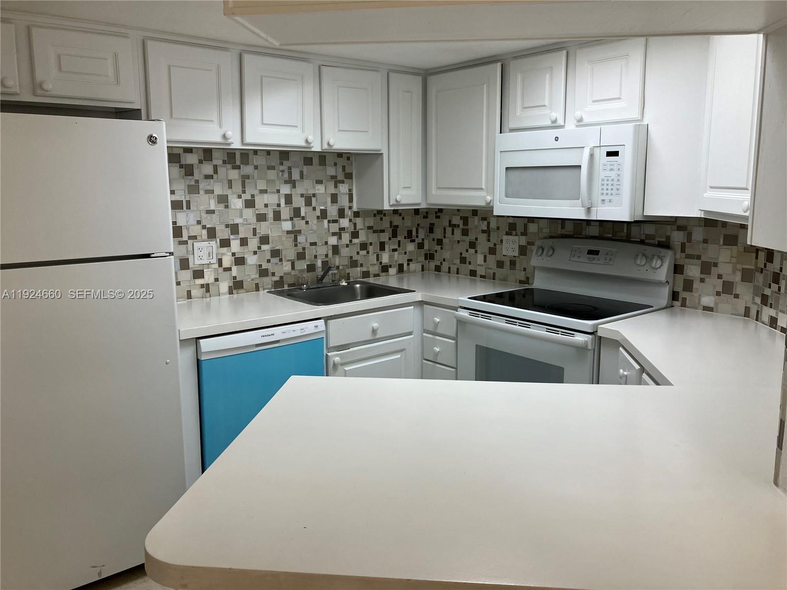 Building Photo - 8235 Lake Dr