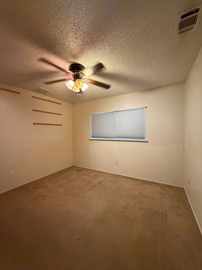 Building Photo - 3 Bedroom 2 Bathroom House with 2 Car Garage Located in Lenwood