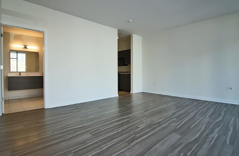 Building Photo - 794 N La Salle Dr