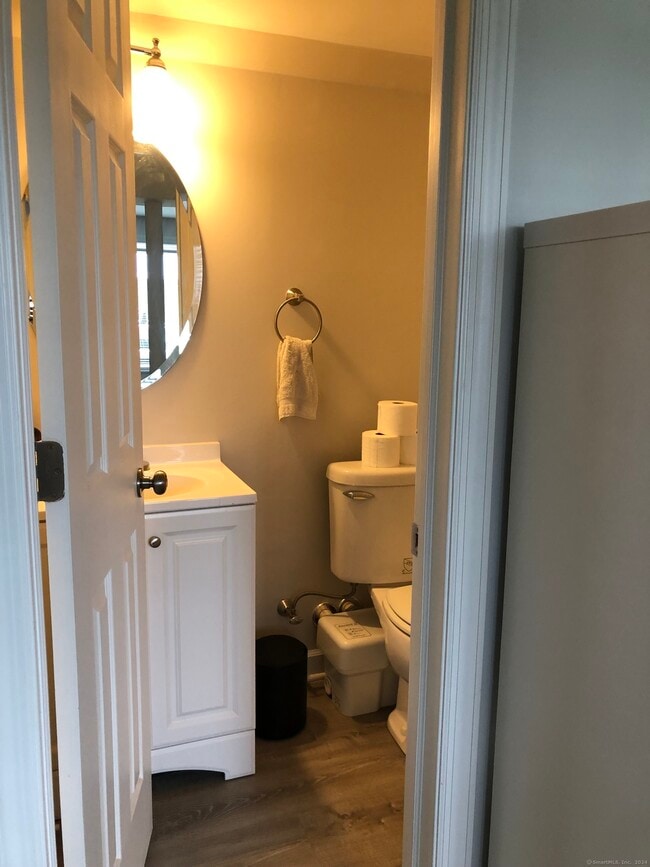 Building Photo - 90 Iroquois Rd