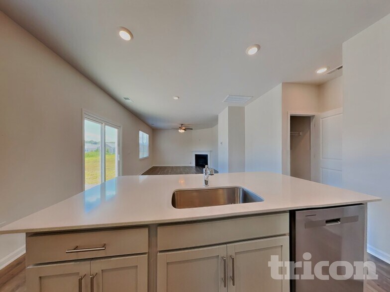 Building Photo - 120 Paper Birch Wy