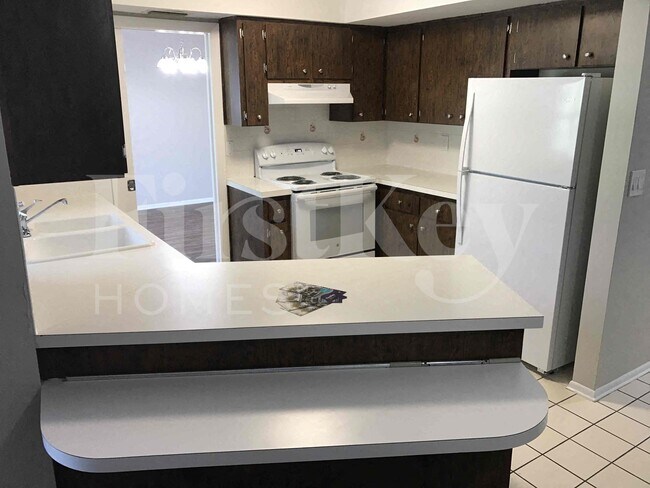 Building Photo - 3922 SE 2nd Ave