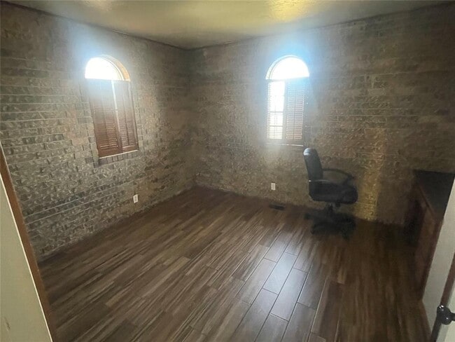 Building Photo - 1202 Kaiser