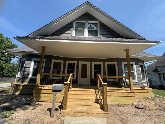 Building Photo - 601 Rumely St