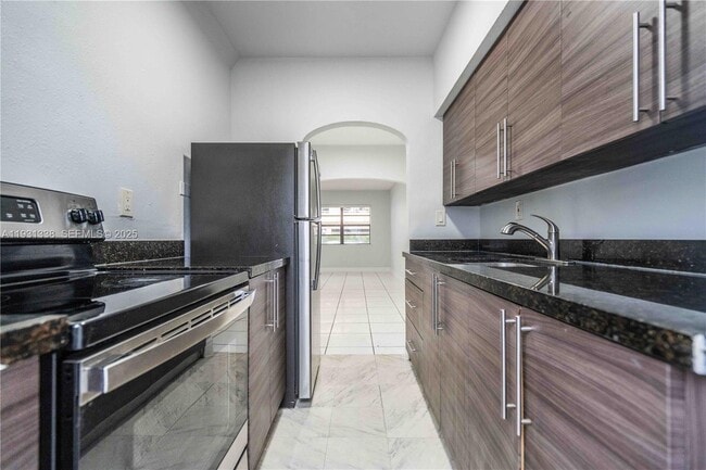 Building Photo - 400-481 81st St