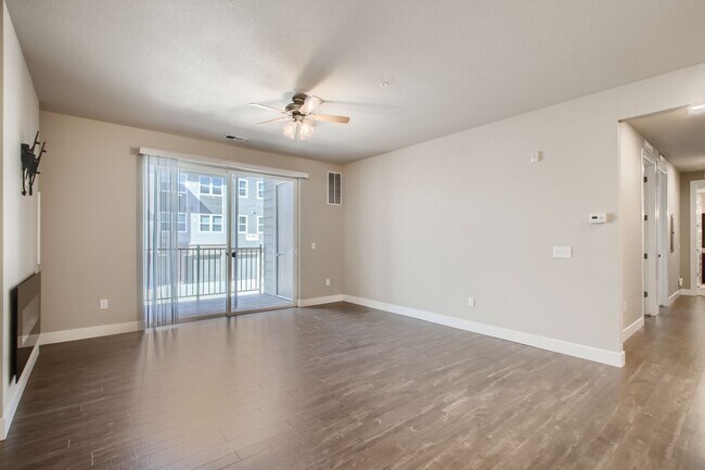 Building Photo - Evolve Real Estate: Move-in Ready in West Arvada, Contemporary 3 Beds/2 Baths Condo!
