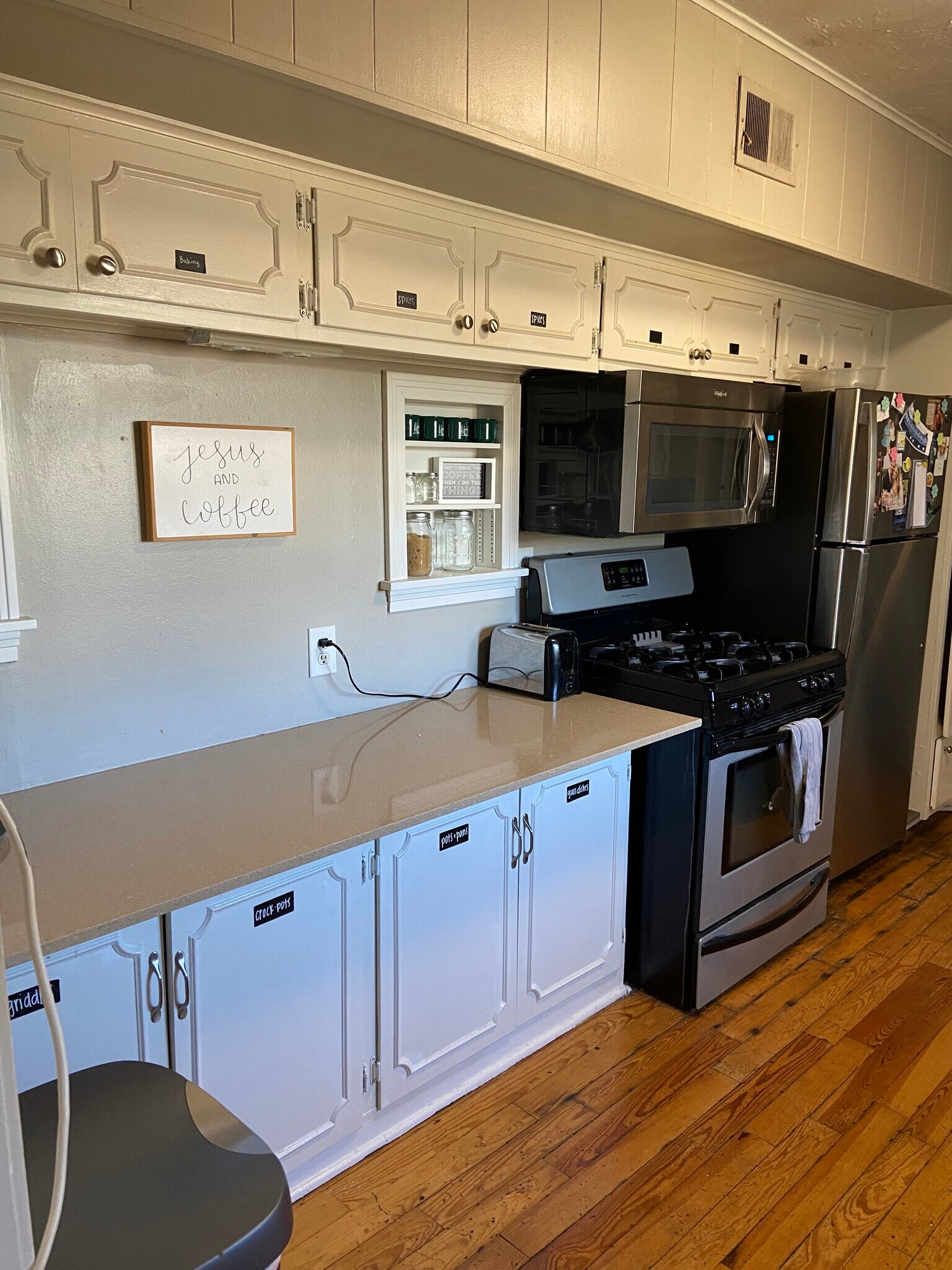 kitchen - 1816 W Arrowhead Plz