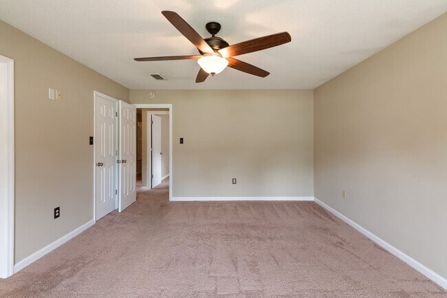 Building Photo - 4410 Goshen Lake Dr S