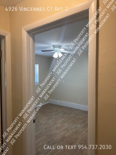Building Photo - 4926 Vincennes Ct