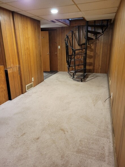 living space - 5050 Dudley St