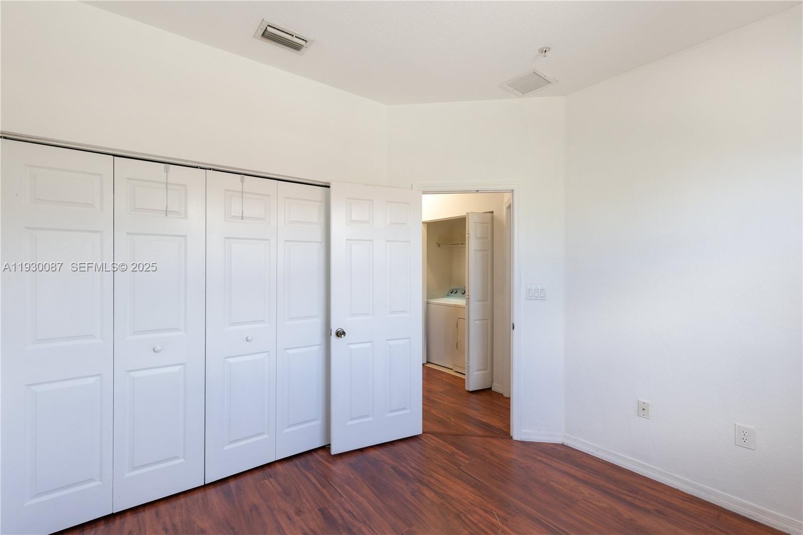 Building Photo - 1009 SW 144th Ave