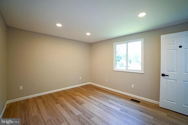 Building Photo - 8278 Wold Den Ct