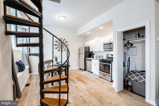 Building Photo - 2061 Kater St