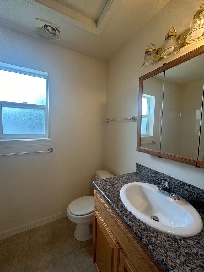 Building Photo - 465 Taft Ave