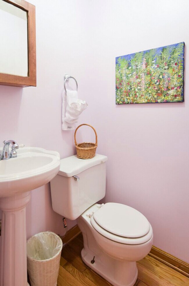 Building Photo - 1127 Independence Ave SE