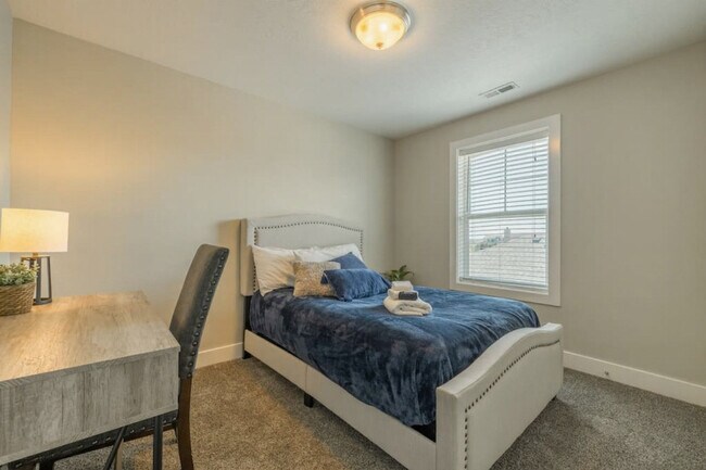 Building Photo - 5032 Bear Trap Dr
