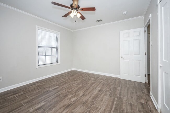 Building Photo - Adorable Updated Cottage in Pascagoula