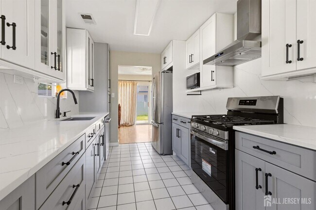 Building Photo - 50 Glen Oaks Ct