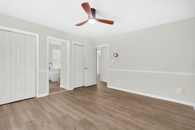 Building Photo - 705 E Hightree Ln