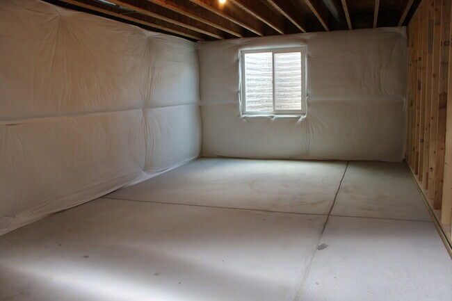 Building Photo - Like New Home Available in Severance!