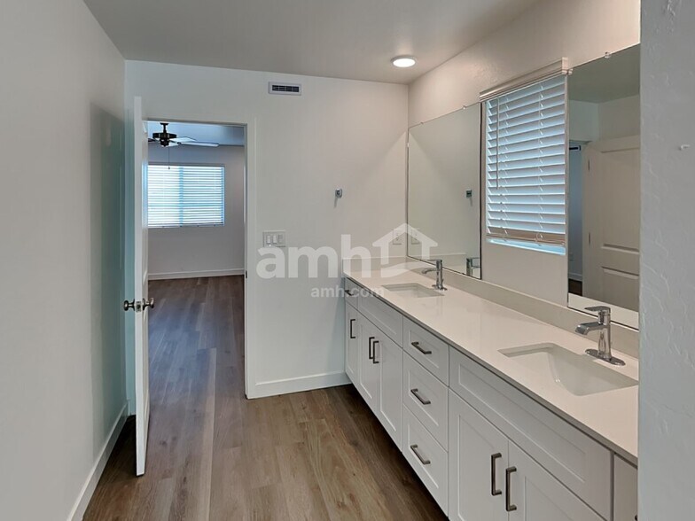 Building Photo - 12638 W Flynn Ln