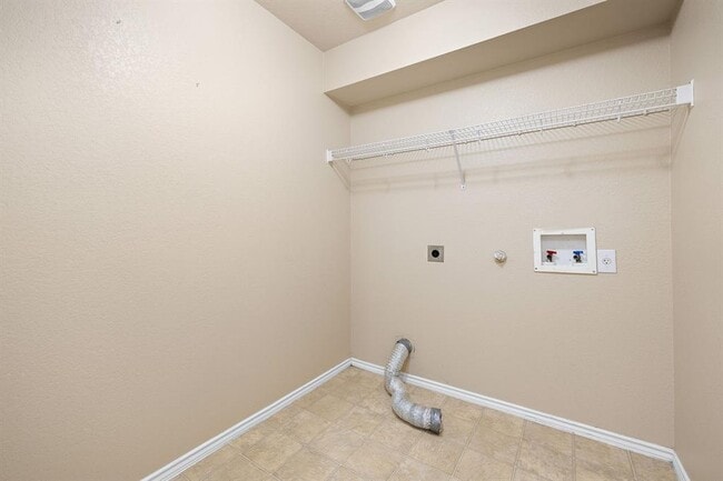 Building Photo - 208 Creston St