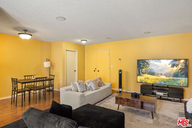 Building Photo - 5625 Windsor Way