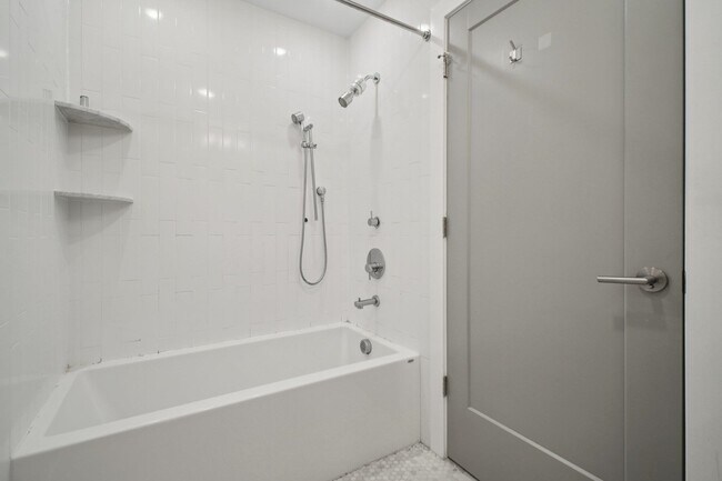Building Photo - 382 7th St