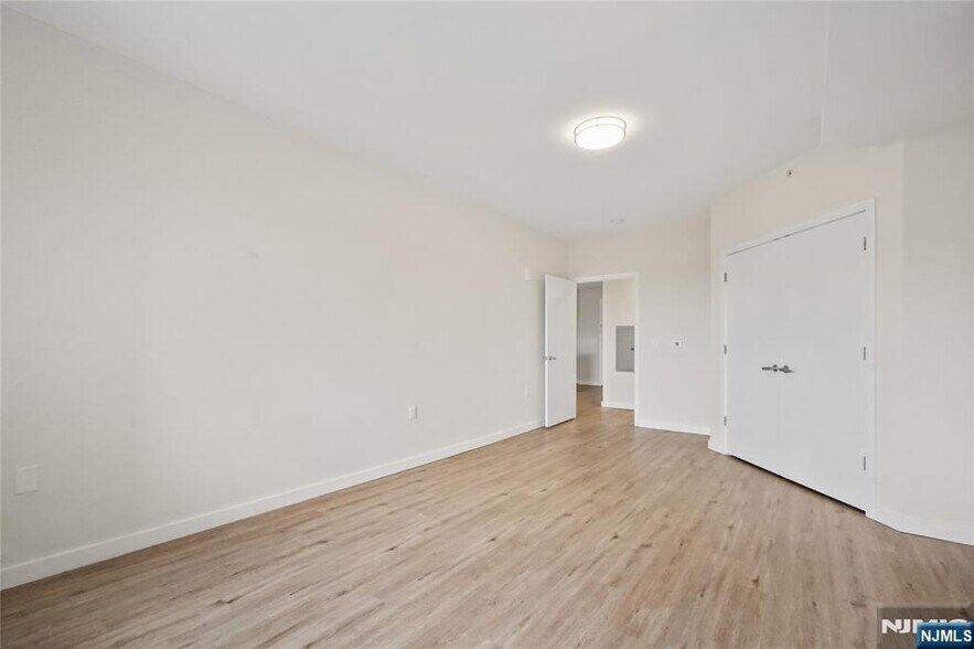 Building Photo - 69 Main St