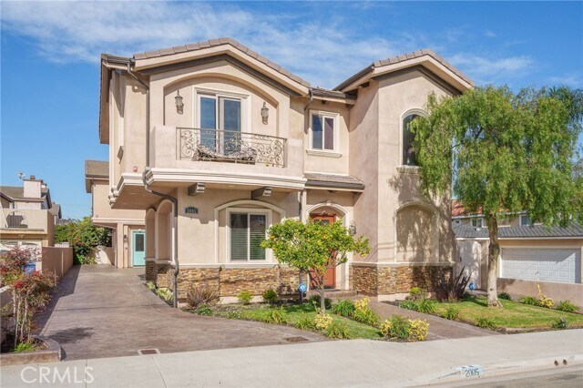 Building Photo - 2005 Robinson St