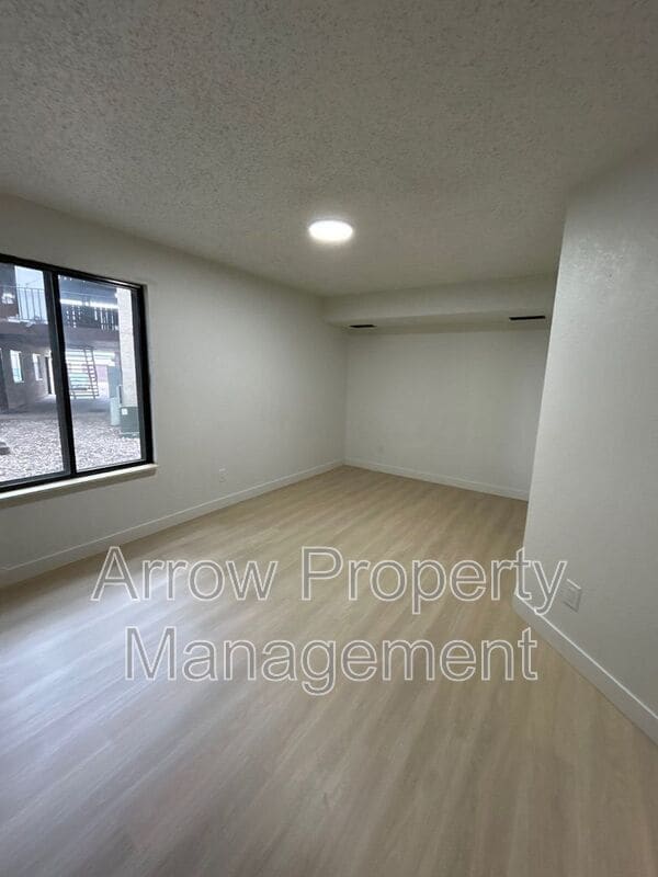 Building Photo - 205 E Arbor Ave