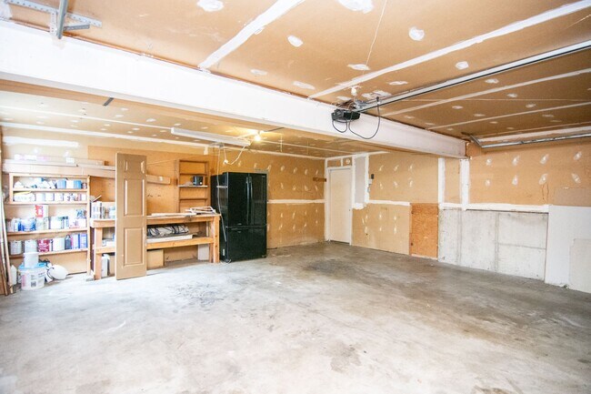 Building Photo - Really Nice 4 bedroom 3 Bath Home on Spacious Lot!