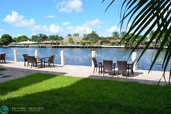 Building Photo - 711 Bayshore Dr
