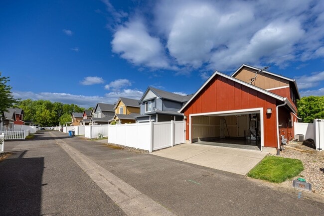 Building Photo - Three bedroom home one block from Battle Ground Village. - With AC