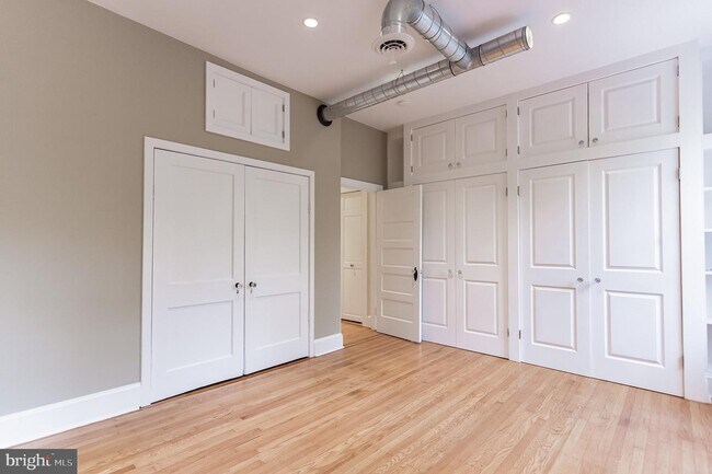 Building Photo - 323 Cypress St