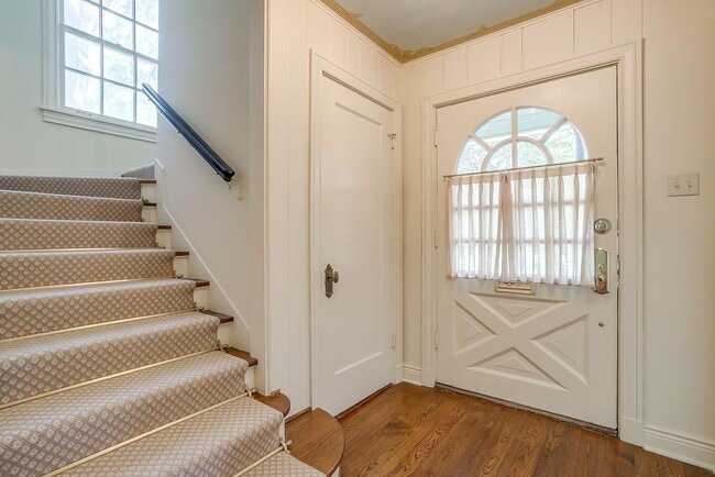Building Photo - Prime Location- Classic 1936- 3 Bed, 3.5 Bath, Seconds from River Crest Country Club- 76107
