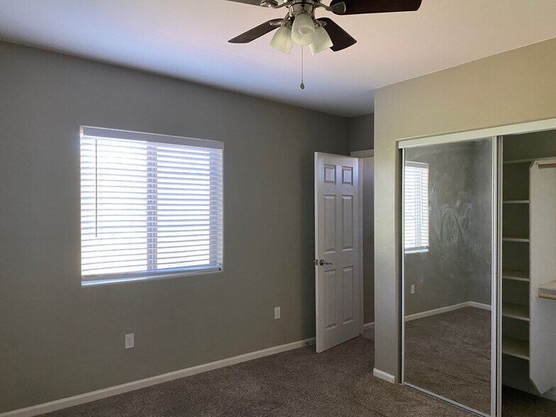 Building Photo - 3623 E Bellevue St