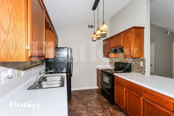 Building Photo - 5923 Willow Springs Dr