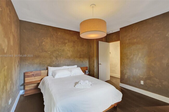 Building Photo - 669 NE 60th St